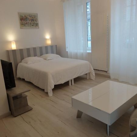 Les Petites Tuileries Bed & Breakfast Bray-sur-Seine Exterior photo